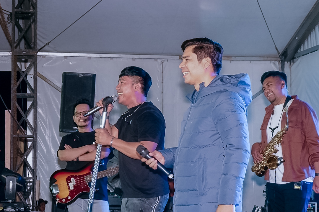 Plt Bupati Rejang Lebong Duet Bersama Repvblik, Ribuan Warga Padati Konser di Selupu Rejang