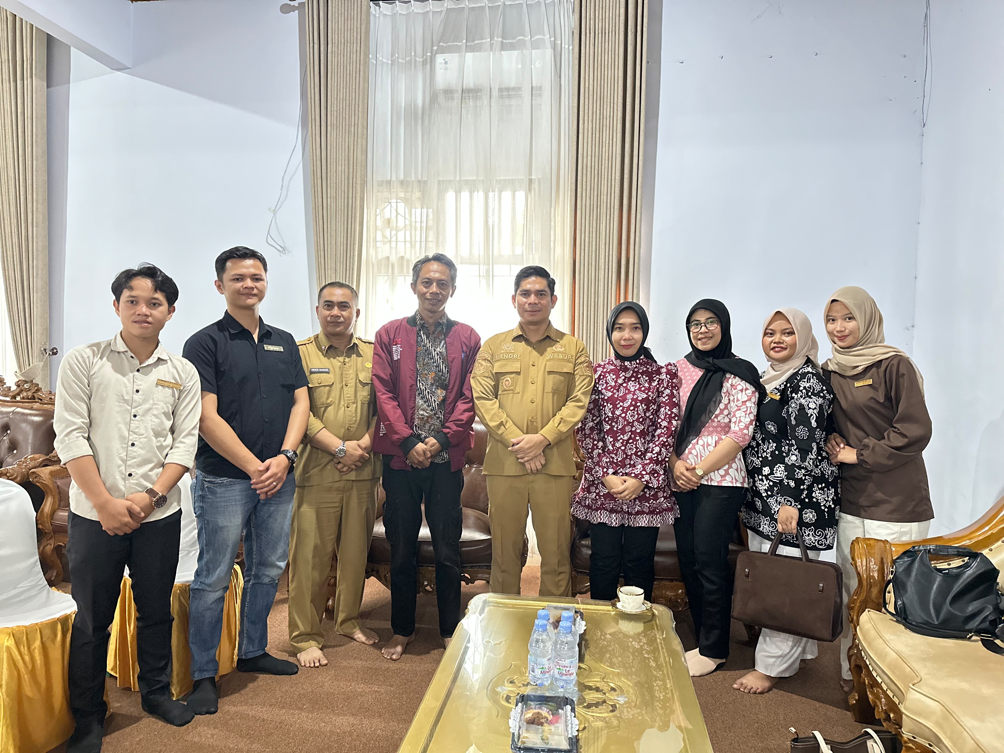 Plt Bupati Hendri Nyatakan Siap Hadir di Jakarta, Peserta Fashion Show Batik Rejang Tak Kuasa Menahan Air Mata