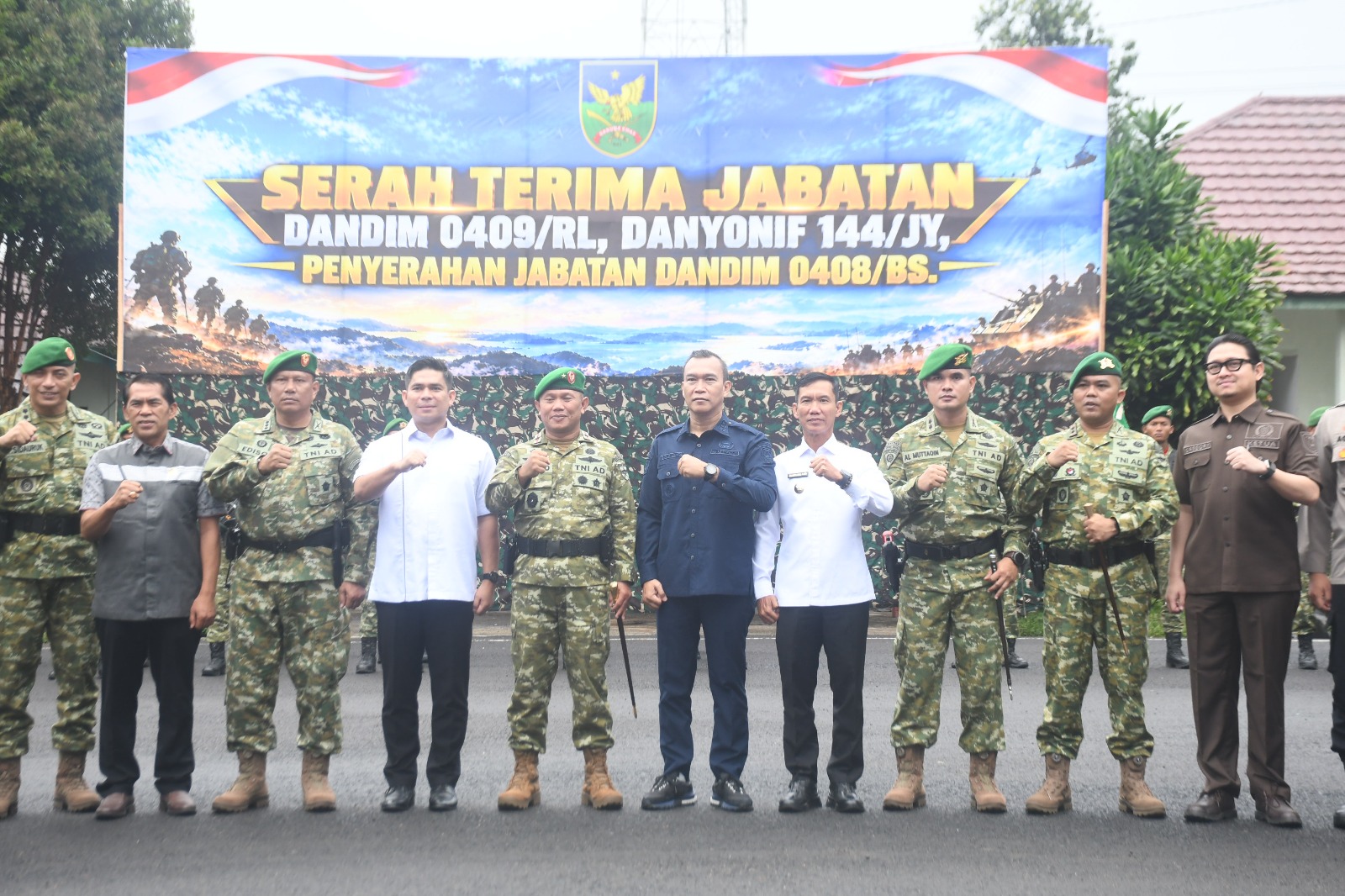 Dampingi Danrem, Plt Bupati Hendri Hadiri Sertijab Dandim 0409 Rejang Lebong dan Danyonif 144 Jaya Yudha