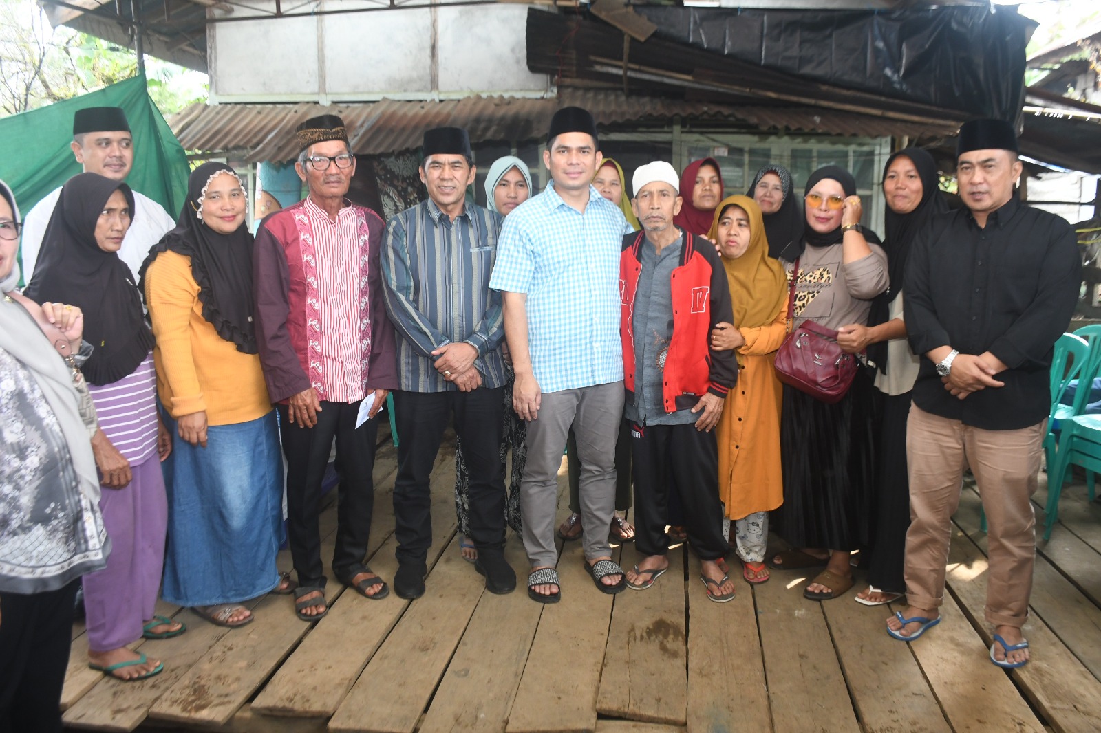 Plt Bupati Hendri Turun Langsung Berikan Bantuan Korban Kebakaran di Tebat Tenong Dalam