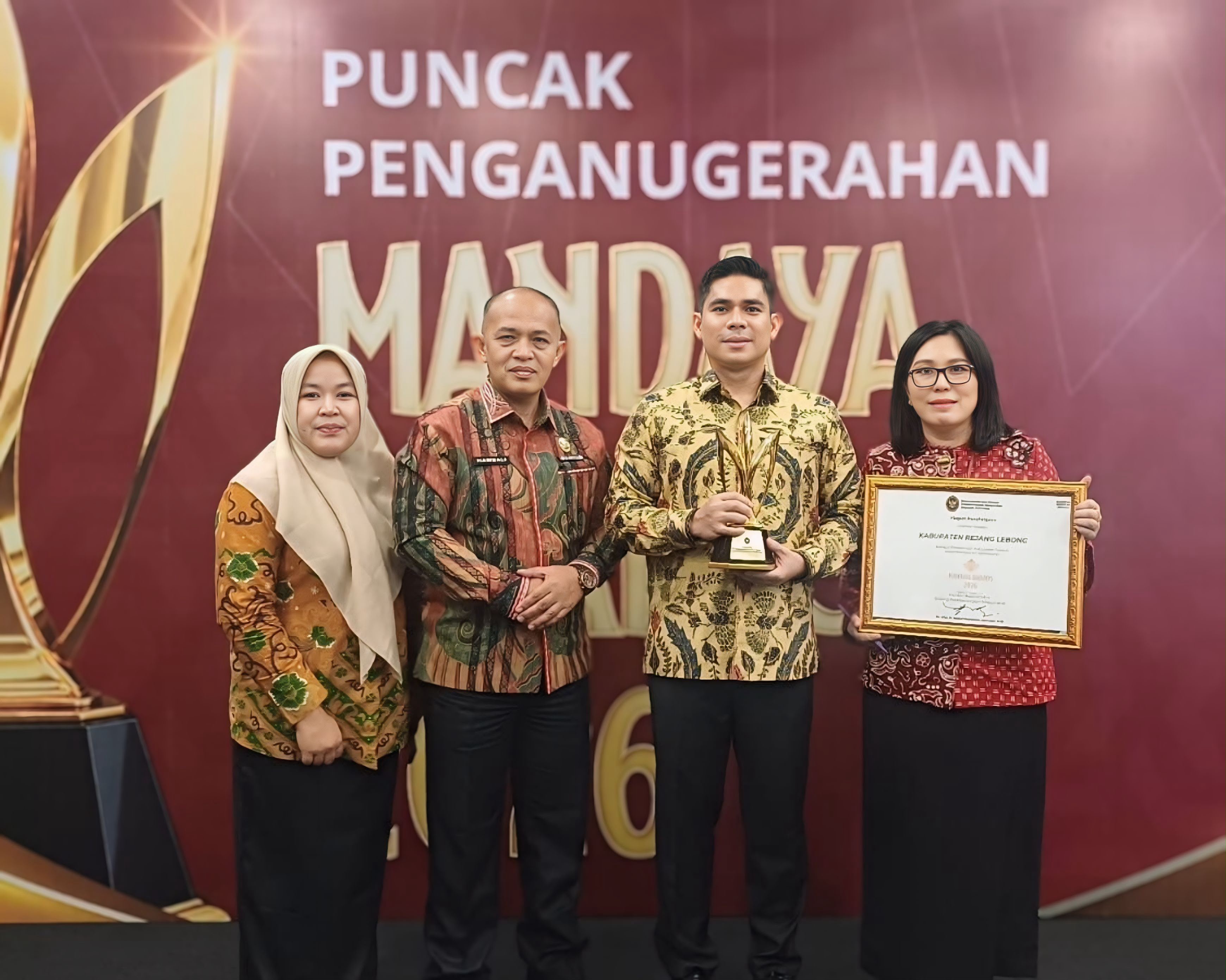 Plt Bupati Rejang Lebong Dr. Hendri Terima Penghargaan Nasional Mandaya Awards dan Innovilleague 2026