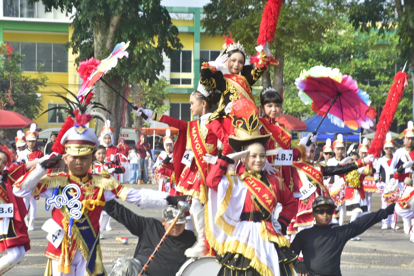 25 Korps Drumband SD Guncang Curup, Warga Tumpah ke Jalan, UMKM Ikut Kebagian Berkah