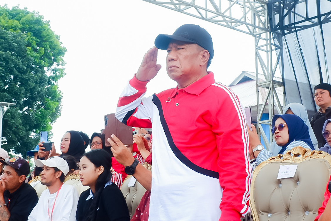 Drumband Luar Biasa! Ribuan Warga Tumpah Ruah Padati Jalan Rute Lomba