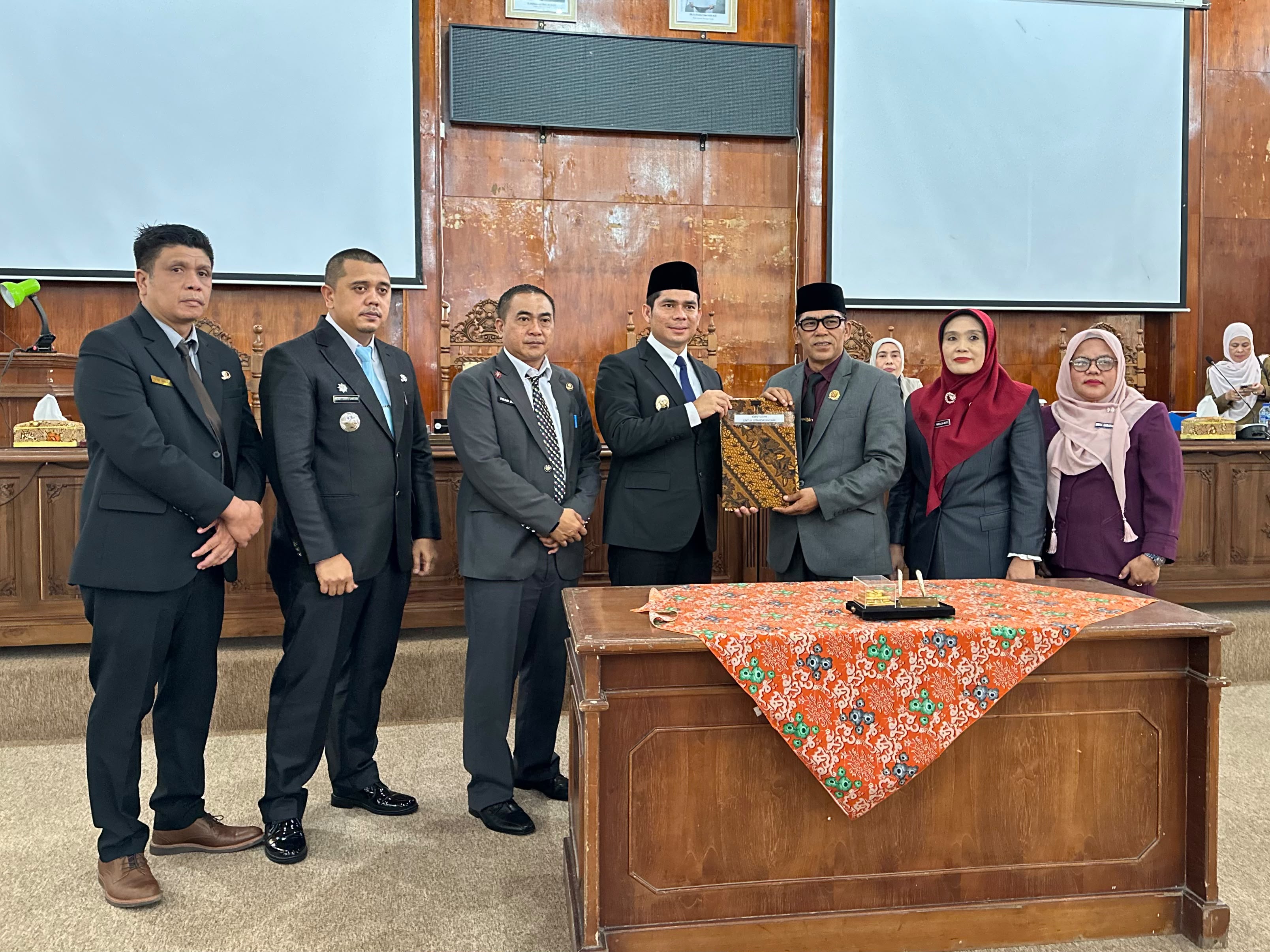 DPRD Sahkan Raperda Pertanggungjawaban APBD Rejang Lebong 2025, Plt Bupati Berharap Tata Kelola Keuangan Makin Baik
