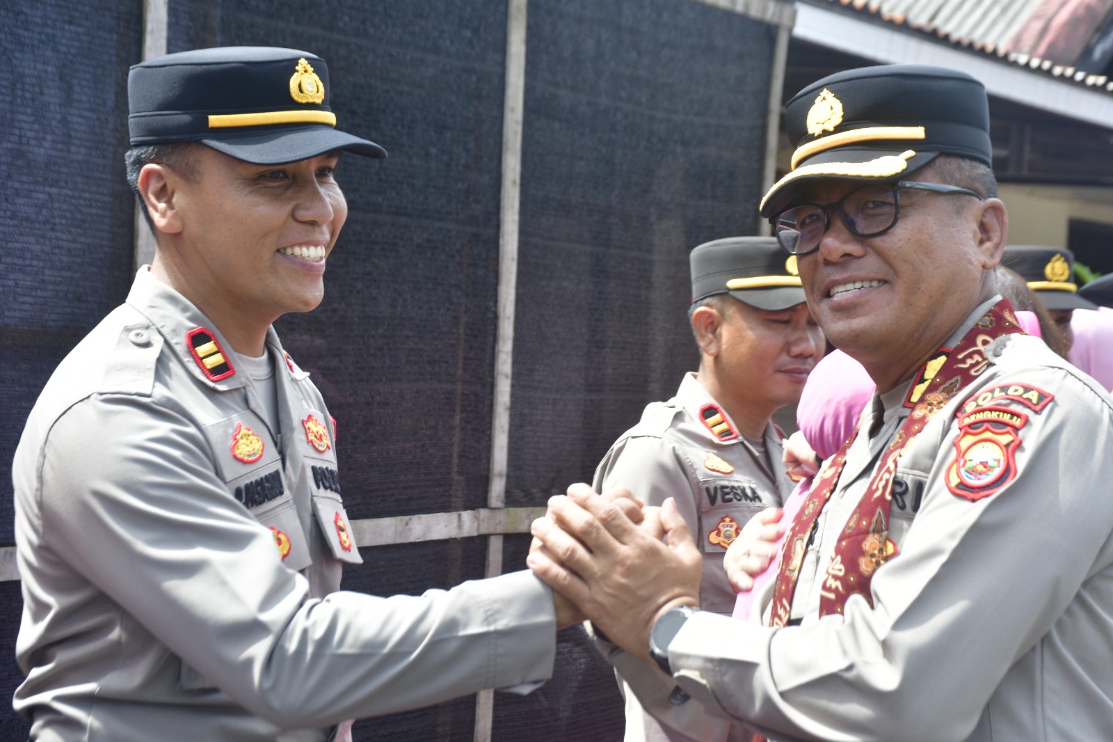 Prosesi Pedang Pora Iringi Pelepasan AKBP Florentus Situngkir, Plt Bupati Sambut Kapolres Baru AKBP Syahrul Hariady