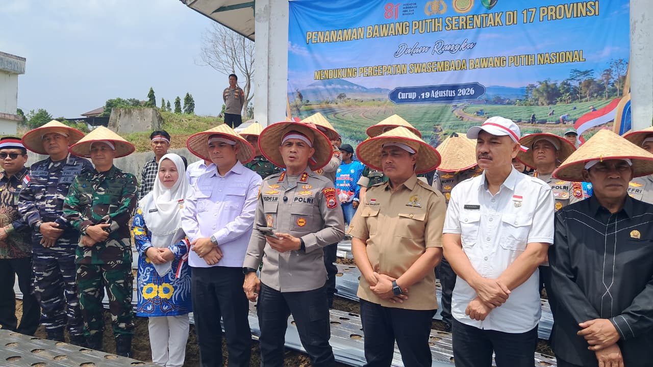 Kapolda Tanam Bawang Putih di Rejang Lebong, Plt Bupati Dukung Swasembada Nasional