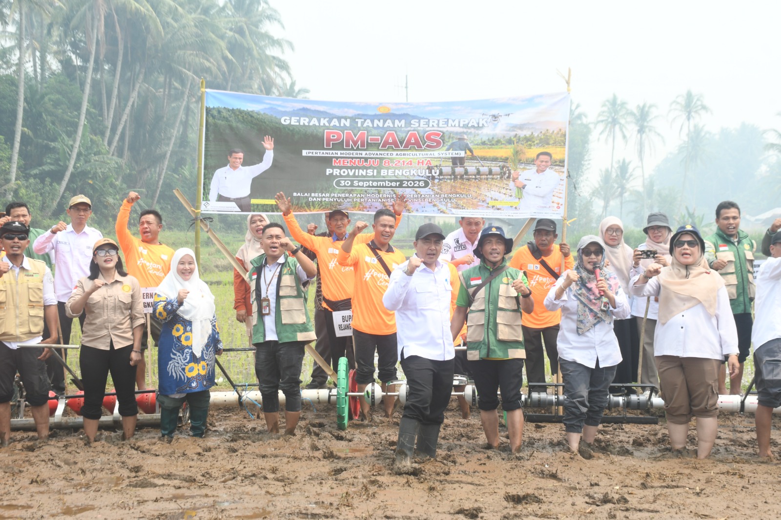 Pemkab Rejang Lebong Dukung Modernisasi Pertanian, Sekda Tanam Padi Serempak dengan Metode PM-AAS